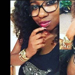 Meet your Posher, Tia